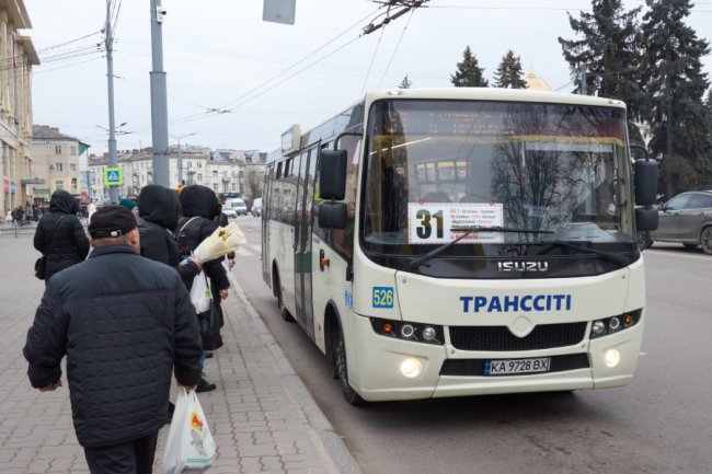 На вулиці Луцька виїхав новий громадський транспорт. ФОТО