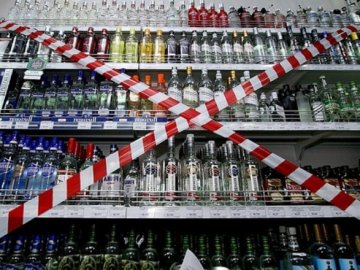 Порошенко легалізував нічну заборону на торгівлю алкоголем