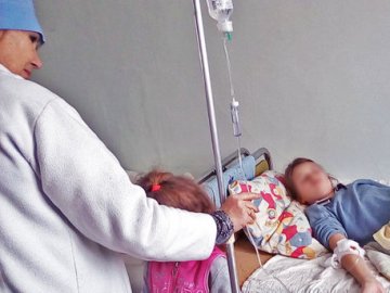 Жорстокі методи виховання: школярка потрапила до лікарні після побиття вчителькою