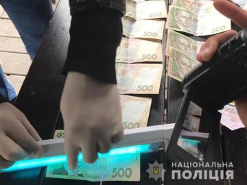 Волинських посадовців, яких впіймали на хабарі, можуть «попросити» з роботи. ФОТО