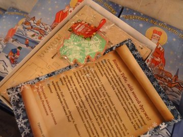 Свято кожному: майже півтисячі маленьких лучан отримали святкові подарунки