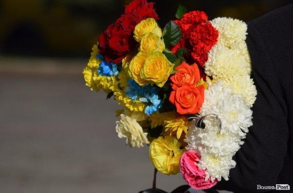 Луцьк попрощався з героєм АТО Віктором Мельничуком. ФОТО 