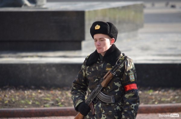 Луцьк попрощався з героєм АТО Віктором Мельничуком. ФОТО 