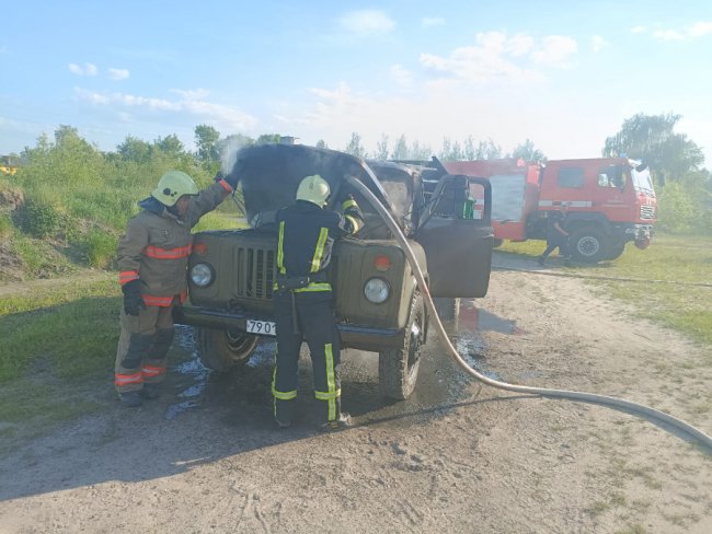 На Волині горіла вантажівка, контейнер для сміття та господарські будівлі