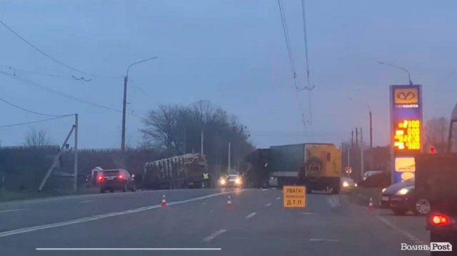 У Струмівці зіткнулись дві фури. ФОТО