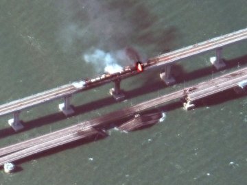 Показали супутникові знімки зруйнованого Кримського мосту