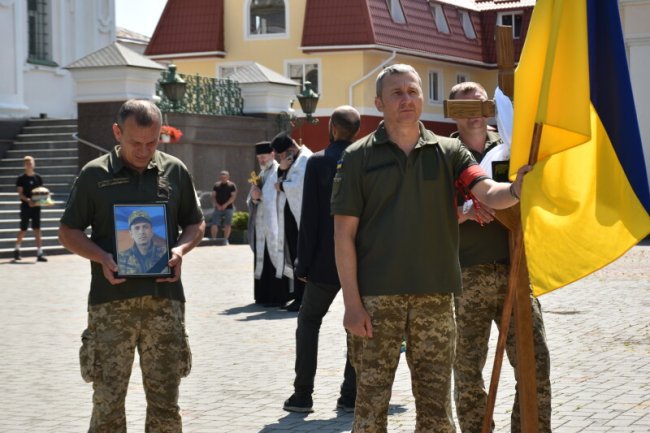 Загинув за Україну у бою з росіянами: у Луцьку попрощалися з Героєм Павлом Ткачуком