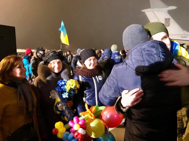 Фото зустрічі звільненого з полону волинянина