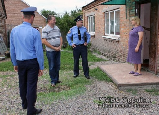 Міліціонери допомагають сім'ям колег, які поїхали в зону АТО. ФОТО. ВІДЕО
