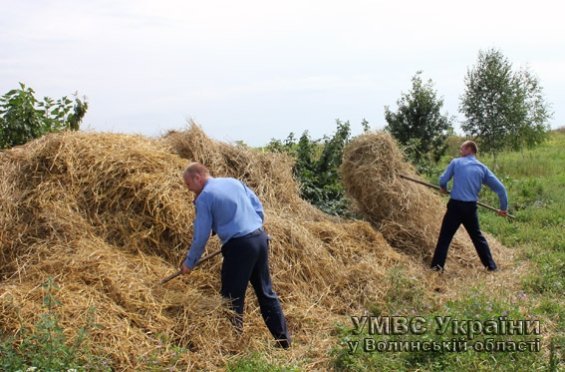 Міліціонери допомагають сім'ям колег, які поїхали в зону АТО. ФОТО. ВІДЕО