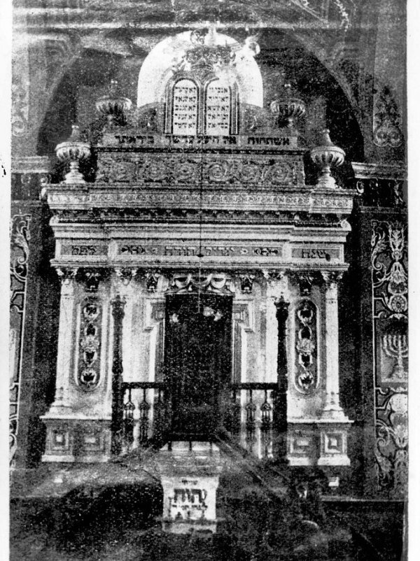 Інтер'єр синагоги у Великих Межирічах