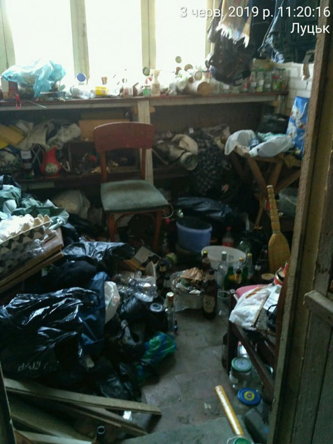 Нестерпний сморід та гори сміття: лучанин влаштував рейвах у багатоповерхівці