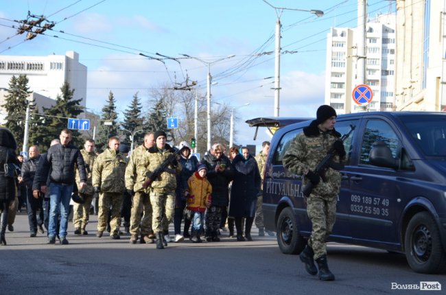 Загинув у день народження: Луцьк попрощався з воїном Віктором Лахаєм. ФОТОРЕПОРТАЖ