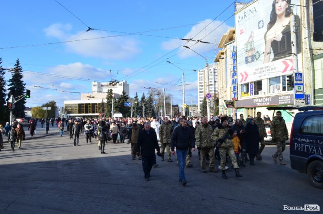 Загинув у день народження: Луцьк попрощався з воїном Віктором Лахаєм. ФОТОРЕПОРТАЖ
