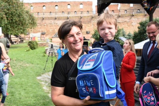 «Скоро до школи»: у Луцьку провели благодійну акцію для дітей. ФОТО
