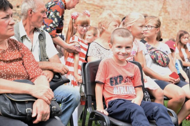 «Скоро до школи»: у Луцьку провели благодійну акцію для дітей. ФОТО
