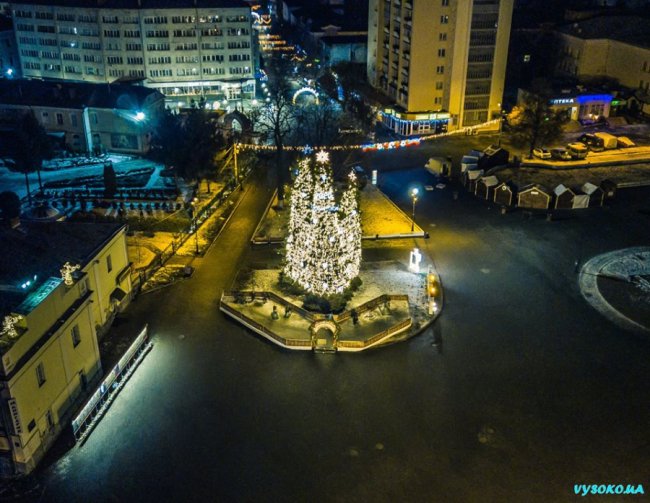 Святковий Луцьк з висоти пташиного польоту. ФОТО