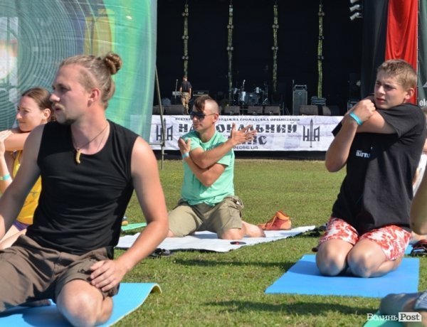 Ранок на «Бандерштаті» почався з йоги. ФОТО 