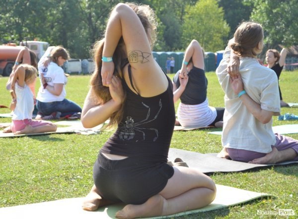 Ранок на «Бандерштаті» почався з йоги. ФОТО 