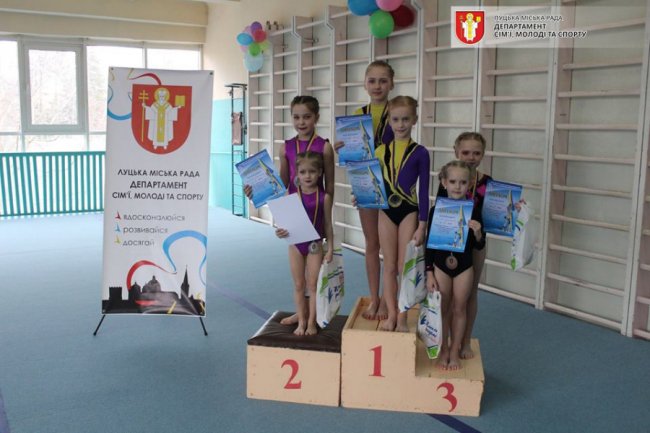 У Луцьку зібралися акробати зі всієї України. ФОТО