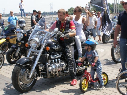 Півтори тисячі байкерів встановили рекорд України. ФОТО
