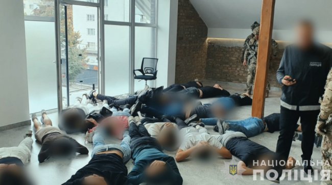 Кол-центр, де «розводили» людей на гроші, встиг «попрацювати» кілька днів: деталі затримання зловмисників у Луцьку