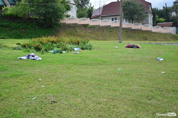 У Луцьку на Набережній – понівечені білборди. ФОТО