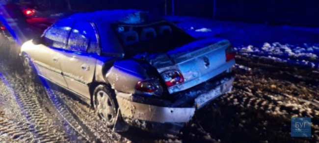 У місті на Волині легковик зніс електроопору. ФОТО