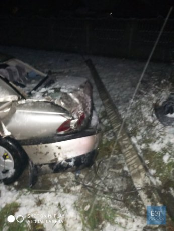 У місті на Волині легковик зніс електроопору. ФОТО