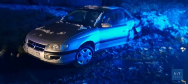 У місті на Волині легковик зніс електроопору. ФОТО