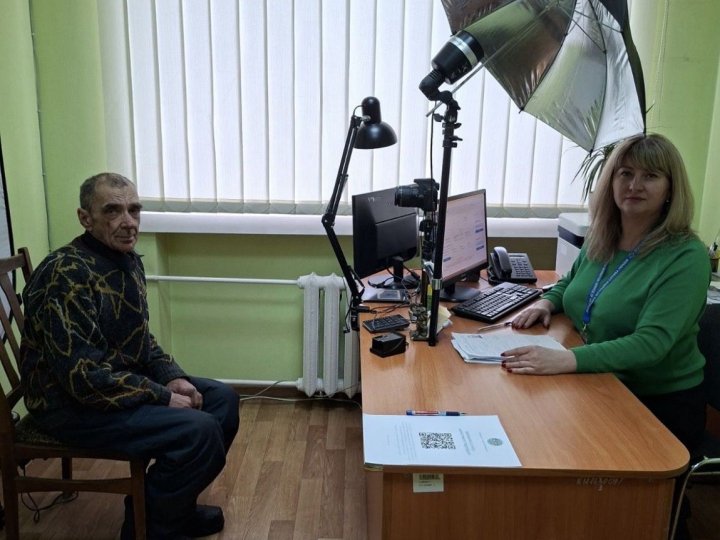 На Волині чоловік впреше отримав паспорт України у 66 років