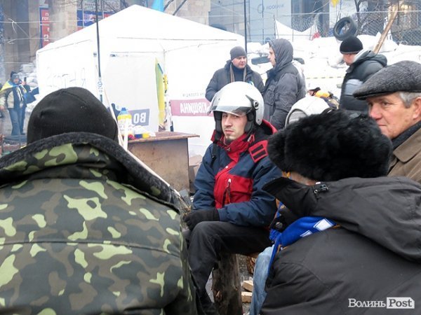 Ті, хто нас оберігає: чоловіки Майдану. НОТАТКИ ОЧЕВИДЦЯ. ФОТО