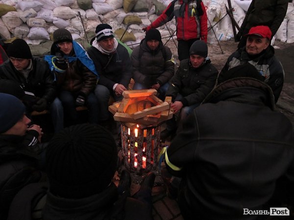 Ті, хто нас оберігає: чоловіки Майдану. НОТАТКИ ОЧЕВИДЦЯ. ФОТО