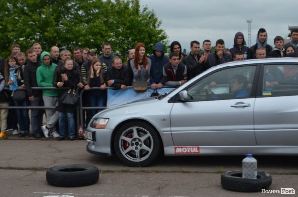 Під Луцьком визначили переможця з дрег-рейсінгу. ФОТО