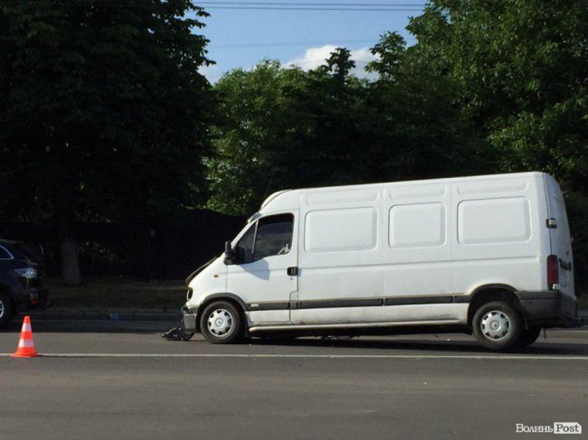 Моторошна ДТП на Рівненській: двох потерпілих забрала швидка