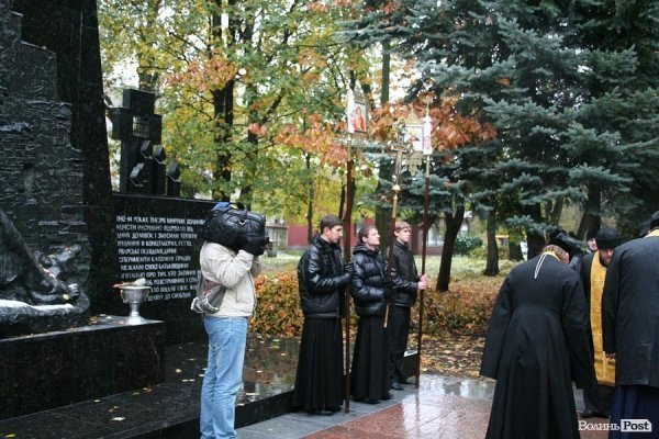У Луцьку відкрили пам'ятний знак жертвам концтаборів. ФОТО