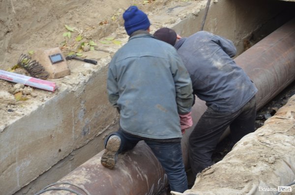 Лучани через аварію на тепломережі лишилися без тепла. ФОТО