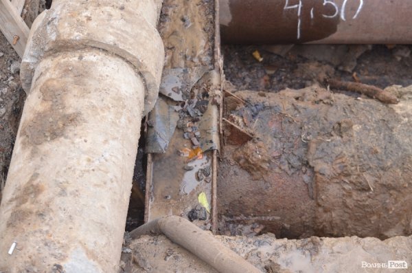 Лучани через аварію на тепломережі лишилися без тепла. ФОТО