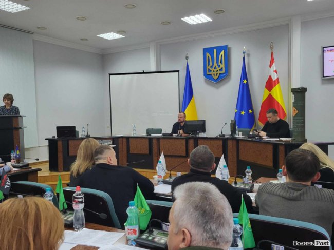 На сесію Луцькради прийшли військові: вимагають 1,5 мільярда гривень на підтримку ЗСУ. ФОТО