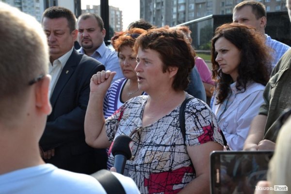 Матері військових під облрадою вимагають ротації в зоні АТО. ФОТО