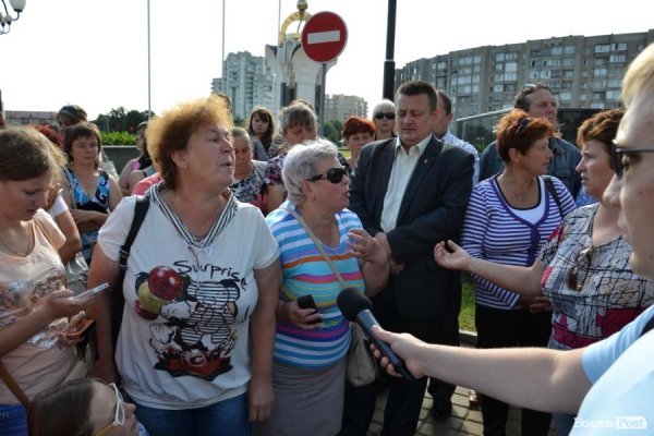 Матері військових під облрадою вимагають ротації в зоні АТО. ФОТО