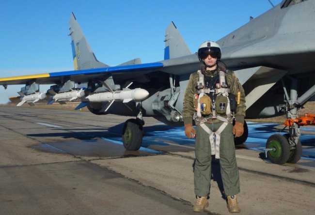 Сотні бойових вильотів: льотчик-винищувач луцької авіабригади розповів про полювання на російські ракети та дрони