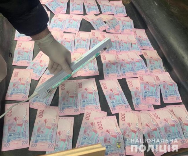 На Волині на хабарі спіймали інспекторів фіскальної та податкової служб. ФОТО