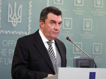 РНБО ухвалила найсуворіші санкції проти 10 експосадовців, які зрадили Україну