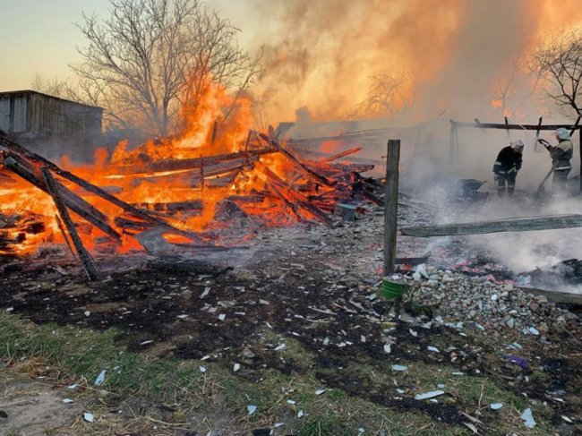 На Волині у одинокої пенсіонерки згорів хлів
