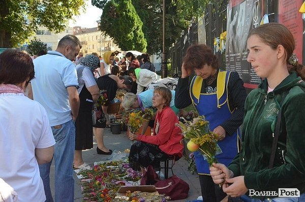 Як в Луцьку святять яблука. ФОТО