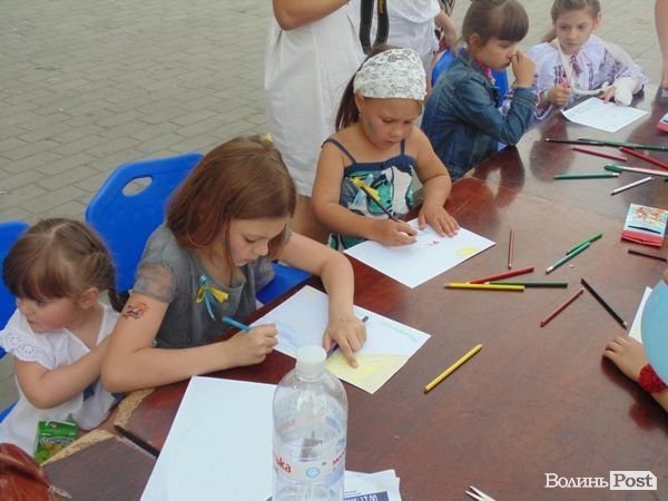 У Луцьку розпочався мистецький марафон на підтримку Нацгвардії. ФОТО