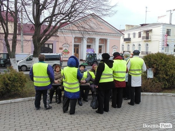 У Луцьку пікетували мерію. ФОТО