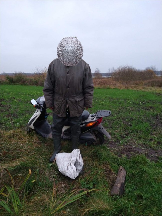 У Шацькому районі з озера вилучили браконьєрські сітки із рибою. ФОТО