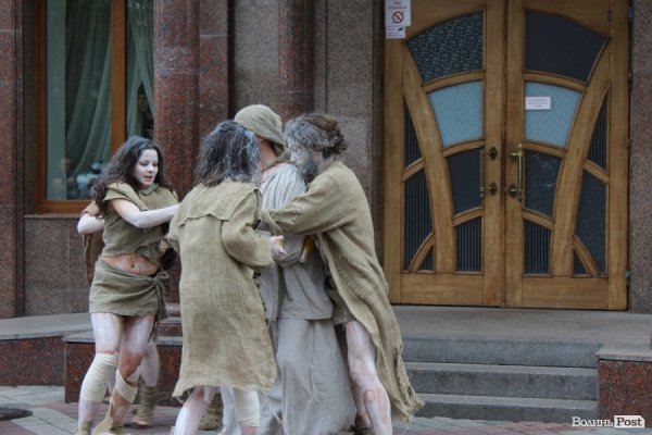 Експериментальний білоруський театр епатував луцьку публіку. ФОТО. ВІДЕО